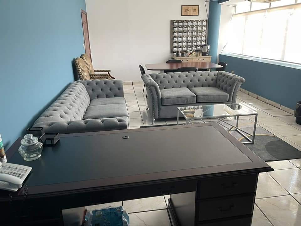 Nacionalistas denuncian que Redondo mandó a tiras muebles de su oficina a una bodega Nacionalistas denuncian que Redondo mandó a tiras muebles de su oficina a una bodega