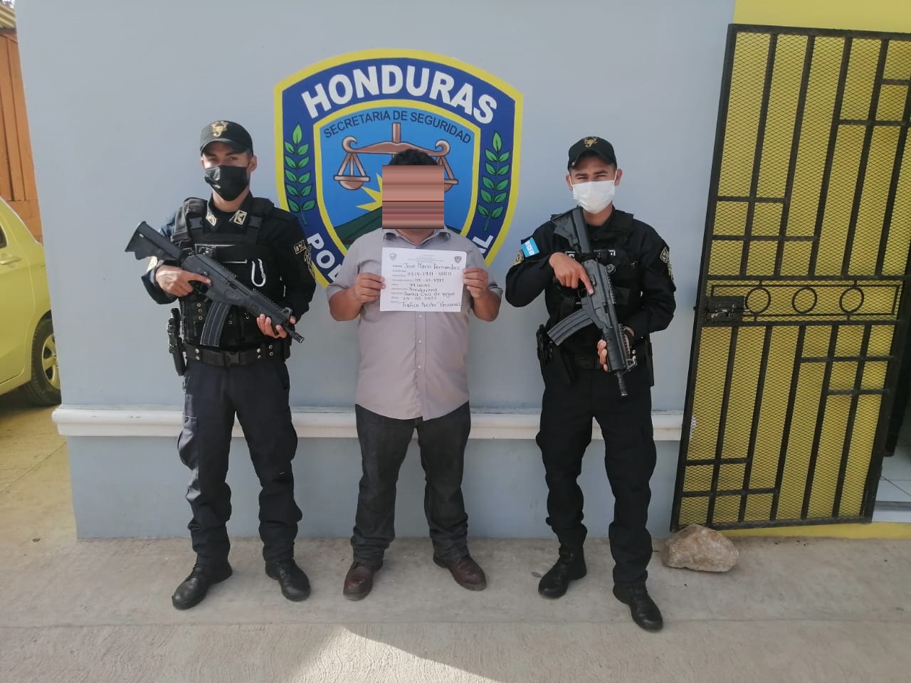 Detienen a dos personas por tráfico irregular de 33 cubanos en El Paraíso Detienen a dos personas por tráfico irregular de 33 cubanos en El Paraíso