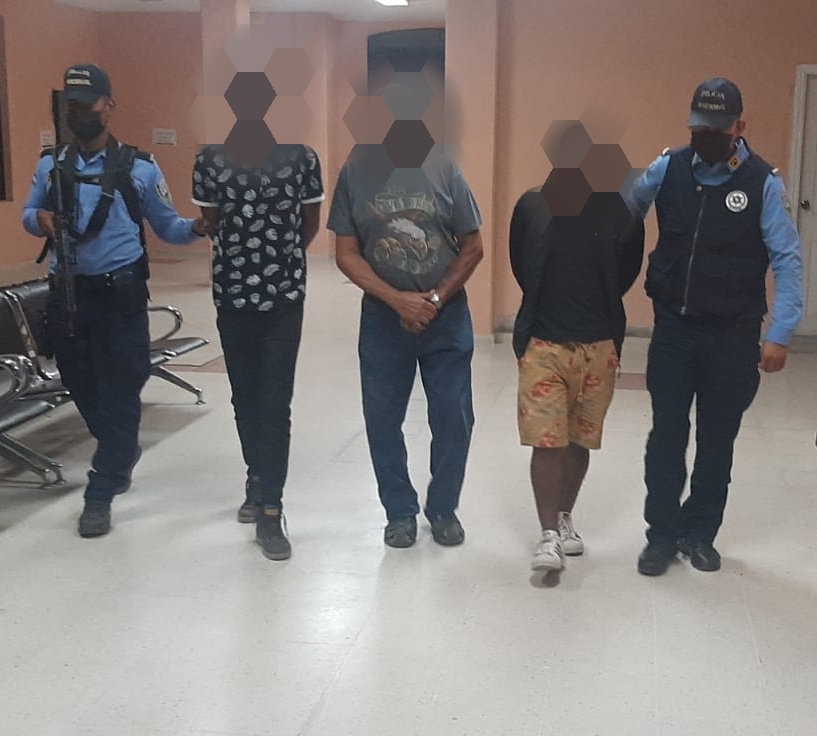 Arrestan en Choluteca a cinco personas por traficar ciudadanos cubanos y nicaragüenses Arrestan en Choluteca a cinco personas por traficar ciudadanos cubanos y nicaragüenses