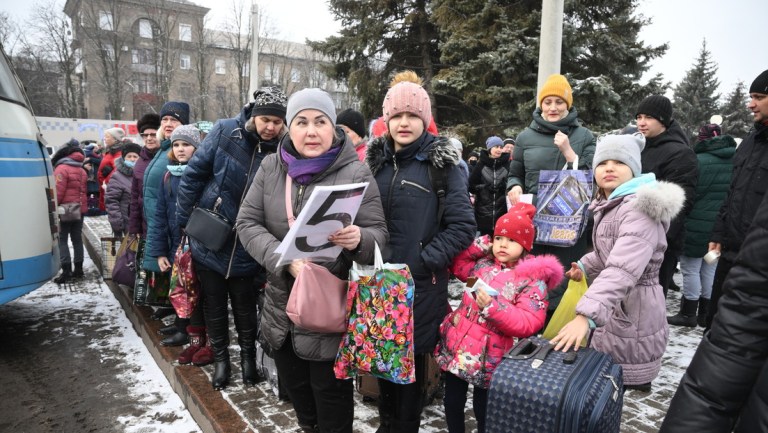 El Ministerio de Defensa de Rusia anuncia apertura de corredores humanitarios desde Kiev, Járkov, Mariúpol, Sumy y Chernígov