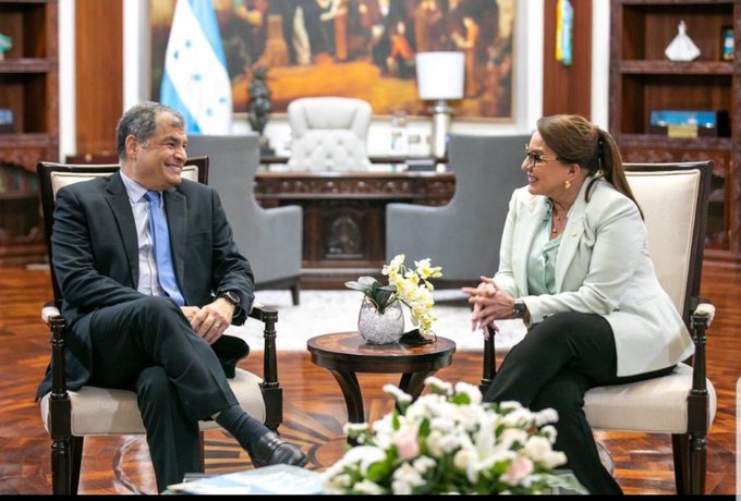 Presidenta Xiomara Castro aborda con exmandatario de Ecuador las «buenas prácticas» de su Gobierno Presidenta Xiomara Castro aborda con exmandatario de Ecuador las «buenas prácticas» de su Gobierno