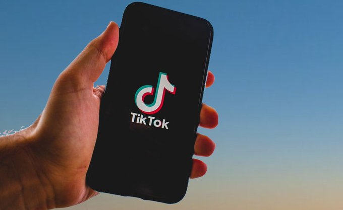TikTok suspende algunos servicios en Rusia