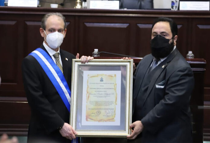 CN entrega la “Gran Cruz con Placa de Oro y Pergamino Especial” a gobierno de Cuba CN entrega la “Gran Cruz con Placa de Oro y Pergamino Especial” a gobierno de Cuba