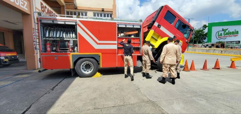 Investigan supuesta compra irregular de siete camiones de Bomberos en El Hatillo y Santa Lucia