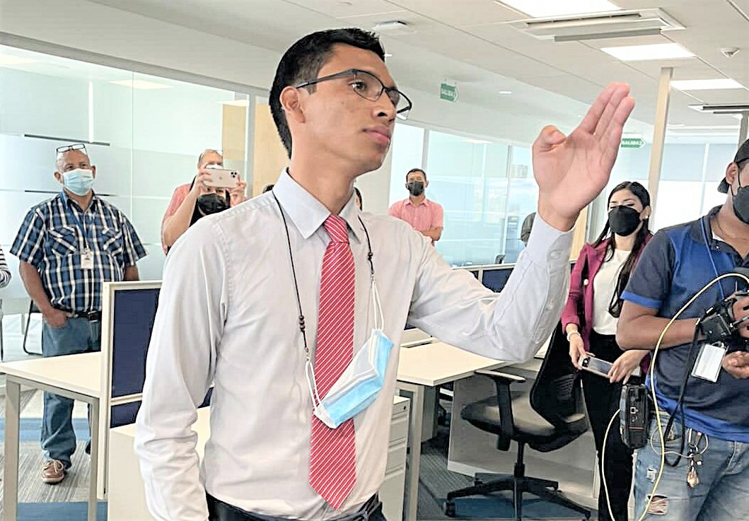 Director de ADUANAS: “Nadie debe ganar más de lo que gana la presidenta de la república” Director de ADUANAS: “Nadie debe ganar más de lo que gana la presidenta de la república”