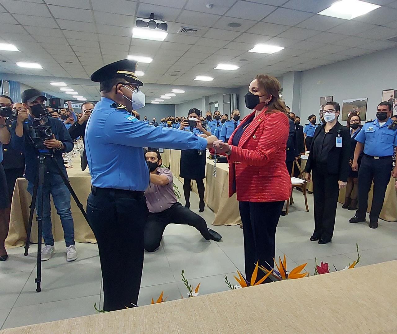 Realizan traspaso de mando de la Policía Nacional y Conversatorio de la Mujer Policía
