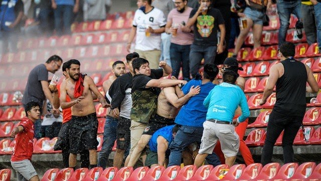 Fuertes sanciones recibe el Querétaro tras brutal ataque a aficionados del Atlas Fuertes sanciones recibe el Querétaro tras brutal ataque a aficionados del Atlas