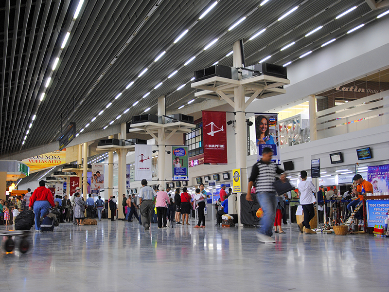 Familiares de viajeros pueden ingresar nuevamente a los Aeropuertos del país