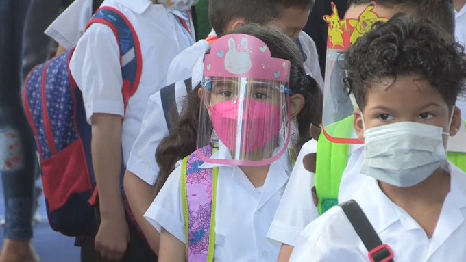 Los estudiantes regresan a las aulas en Panamá tras dos años de pandemia