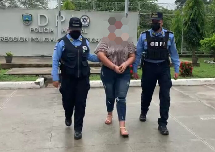 Capturan a mujer acusada de asesinar a su esposo en Cortés Capturan a mujer acusada de asesinar a su esposo en Cortés