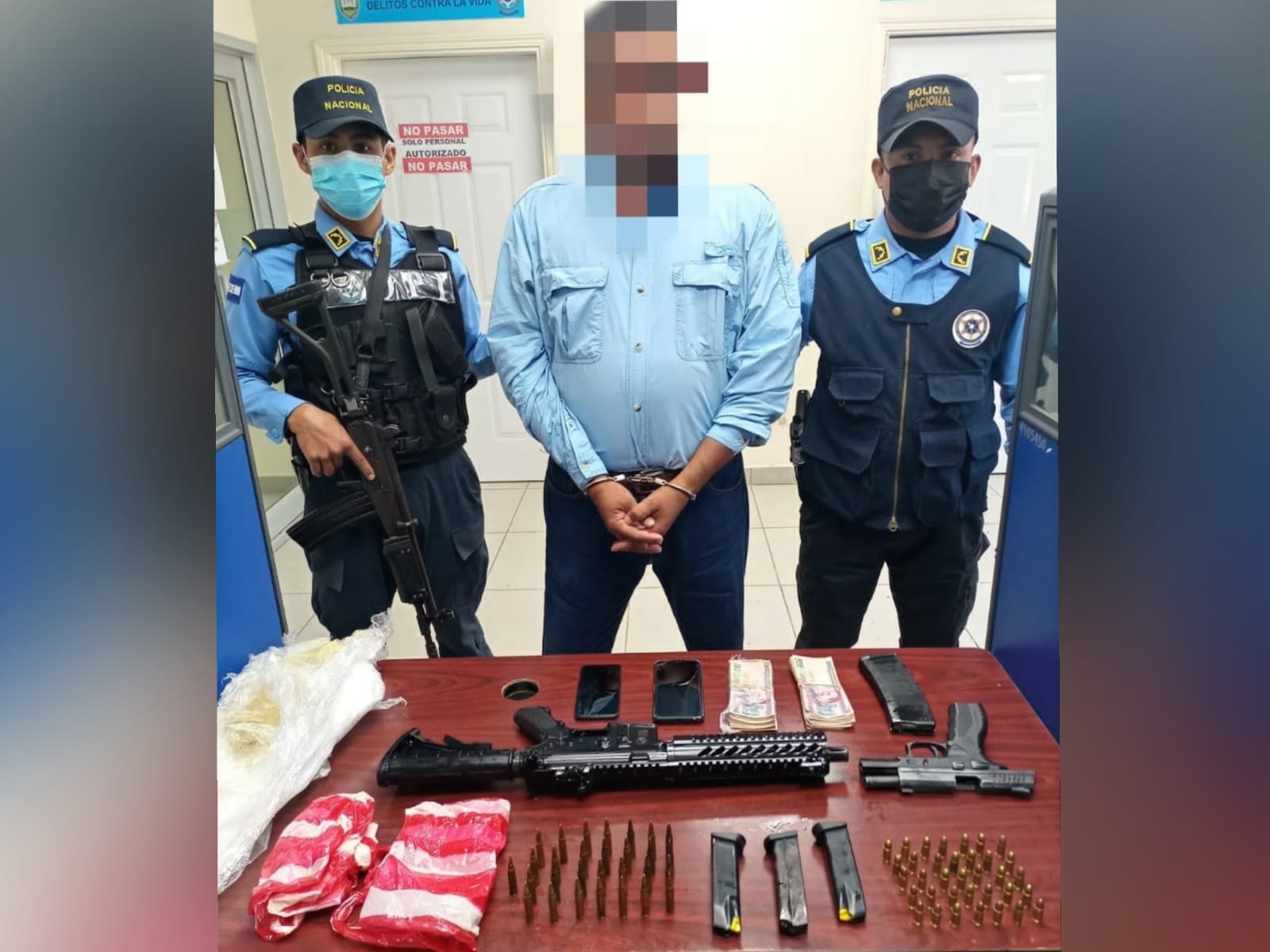 Con armas prohibidas, munición y dinero en efectivo capturan a presunto violador en Atlántida