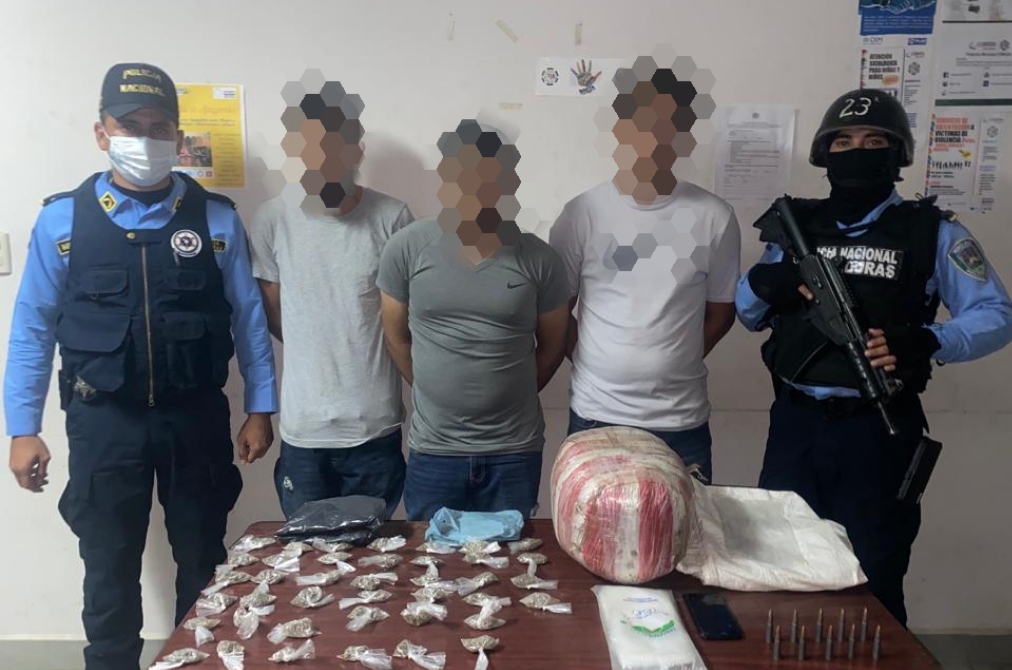 Detienen en SPS a tres supuestos integrantes de «La Rumba» con 10 libras de marihuana