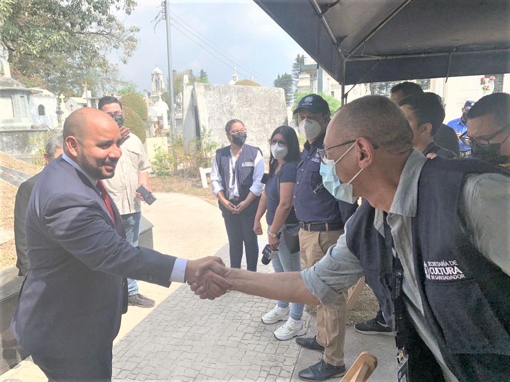Comitiva hondureña visita el Museo Los Ilustres, donde descansan los restos del General Francisco Morazán
