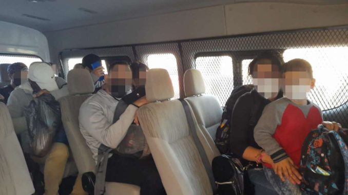 Detienen en Honduras a 2 coyotes con 8 migrantes nicaragüenses y 4 chinos