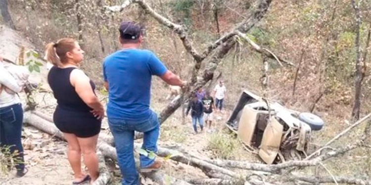 Padre y sus dos hijos pierden la vida en accidente vial en Gualaco, Olancho Padre y sus dos hijos pierden la vida en accidente vial en Gualaco, Olancho