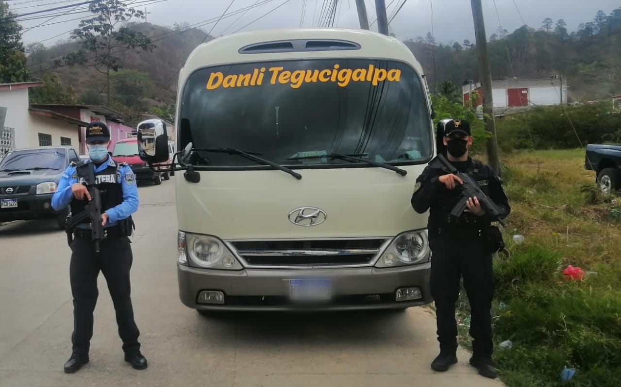 Detienen a transportista por tráfico ilícito de 29 personas en El Paraíso Detienen a transportista por tráfico ilícito de 29 personas en El Paraíso