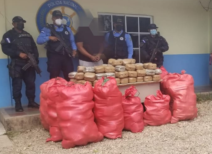 Ocultas en un vehículo encuentran 325 libras de marihuana en Telica, Olancho