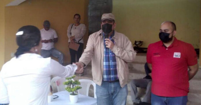 Diputados Carlos Zelaya y Rafael Sarmiento donan su primer salario a alcaldía de Guayape, Olancho Diputados Carlos Zelaya y Rafael Sarmiento donan su primer salario a alcaldía de Guayape, Olancho