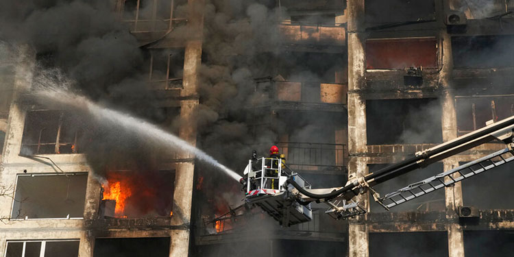 Se estrecha el cerco sobre Kiev y los refugiados suman tres millones