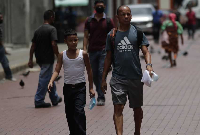 Panamá termina con la obligatoriedad de la mascarilla en espacios abiertos Panamá termina con la obligatoriedad de la mascarilla en espacios abiertos