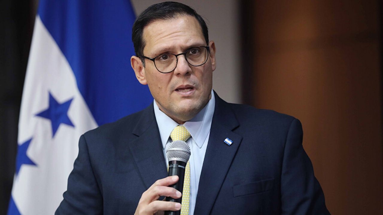 Excanciller Lisandro Rosales asegura que no tiene cuentas bancaria en Panamá Excanciller Lisandro Rosales asegura que no tiene cuentas bancaria en Panamá