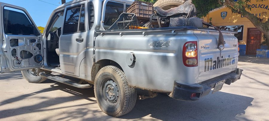 Detienen a tres sujetos por  transportarse en un vehículo con supuesta droga en Atlántida