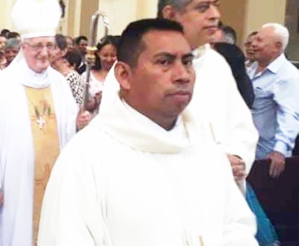 ¡De seis disparos! Asesinan a sacerdote Enrique Vásquez en la zona norte de Honduras