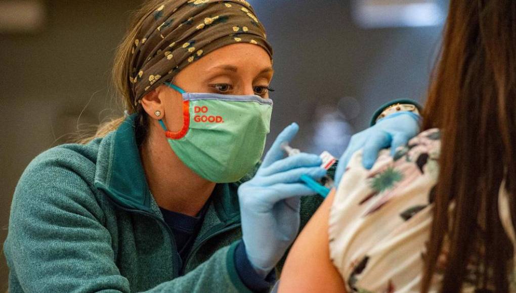 EEUU autoriza cuarta dosis de vacuna anticovid para mayores de 50 años EEUU autoriza cuarta dosis de vacuna anticovid para mayores de 50 años