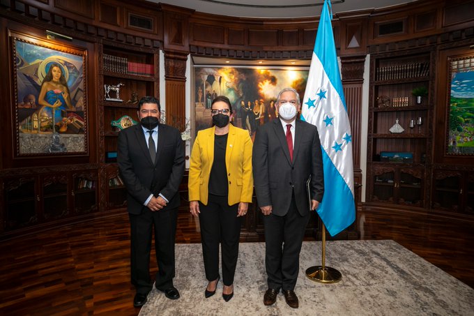 Juramentan a Roberto Quesada como Representante de Honduras ante la Organización de Estados Americanos