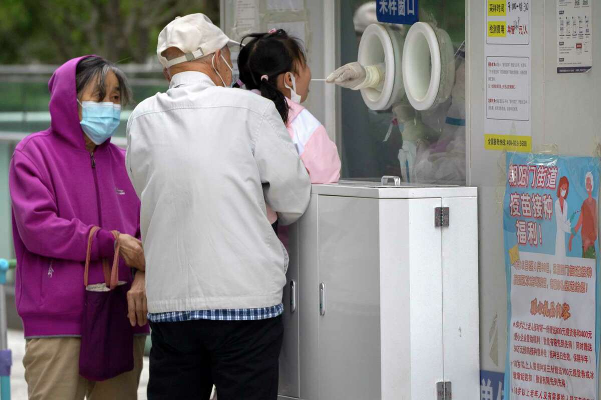 Beijing endurece medidas Covid y ordena cierre de escuelas