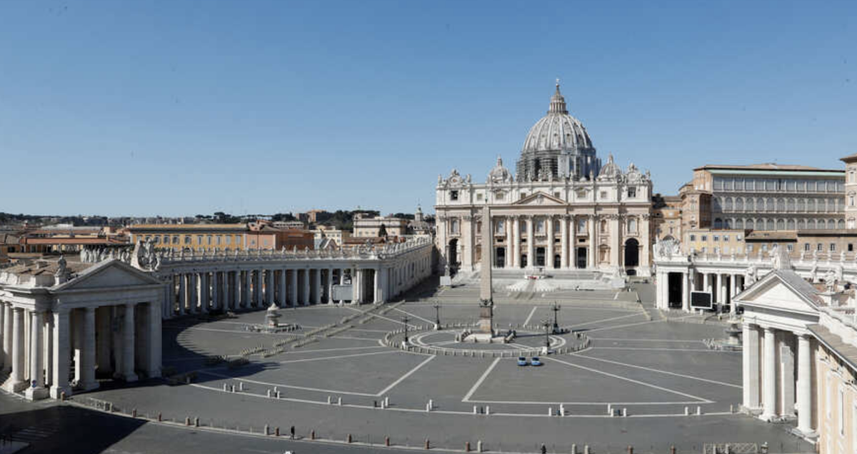 El Vaticano mantiene mascarilla y vacunación para sus empleados