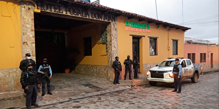 Aseguran más 33 bienes, varias propiedades y sociedades mercantiles al expresidente Hernández