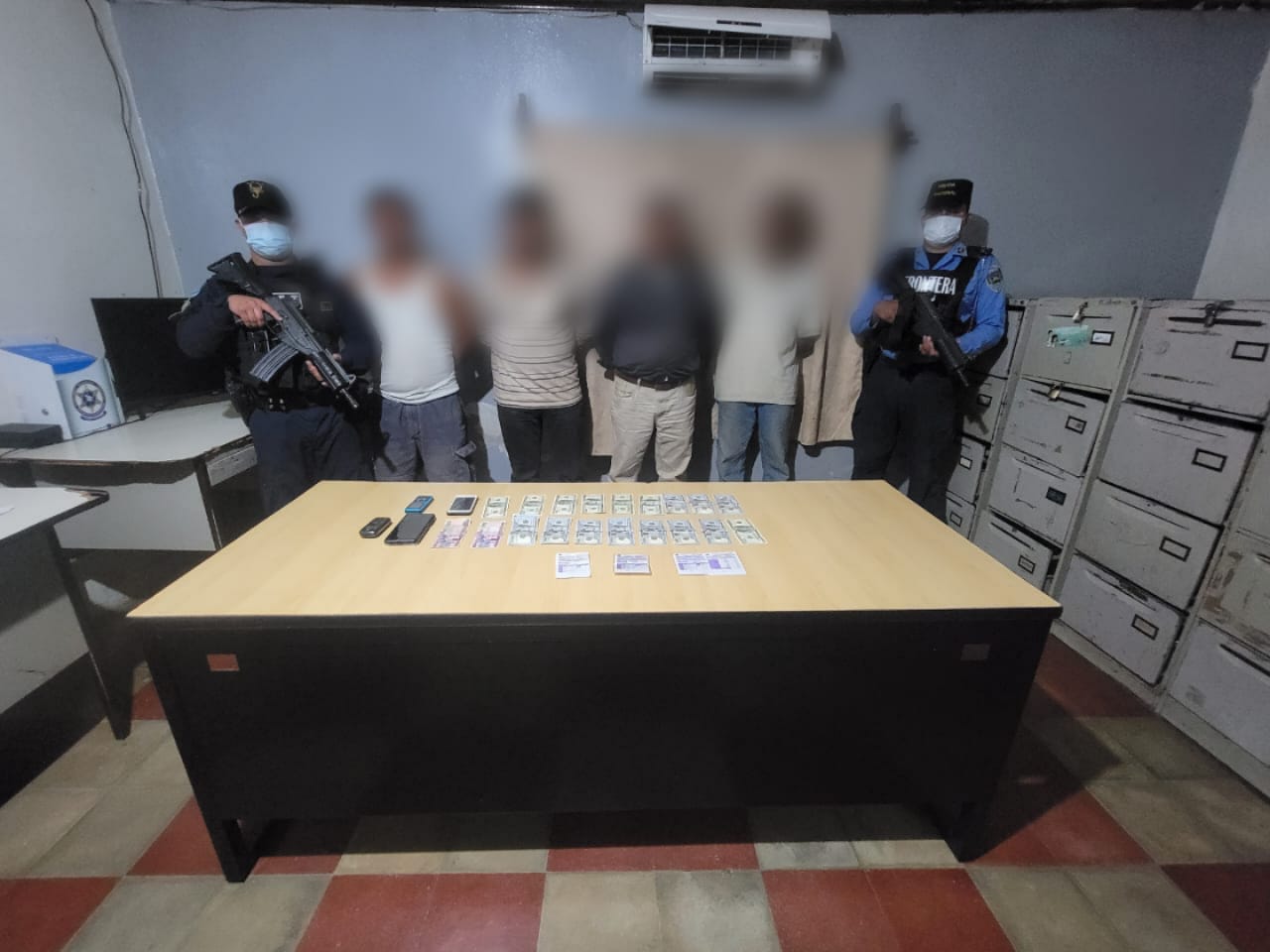 Detienen a cuatro personas por traslado irregular de 21 cubanos en El Paraíso 