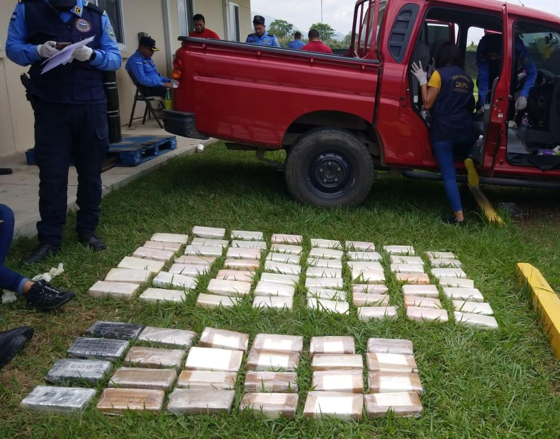 Encuentran 79 kilos de cocaína «caleteados» dentro de un «pickup» en El Progreso, Yoro Encuentran 79 kilos de cocaína «caleteados» dentro de un «pickup» en El Progreso, Yoro