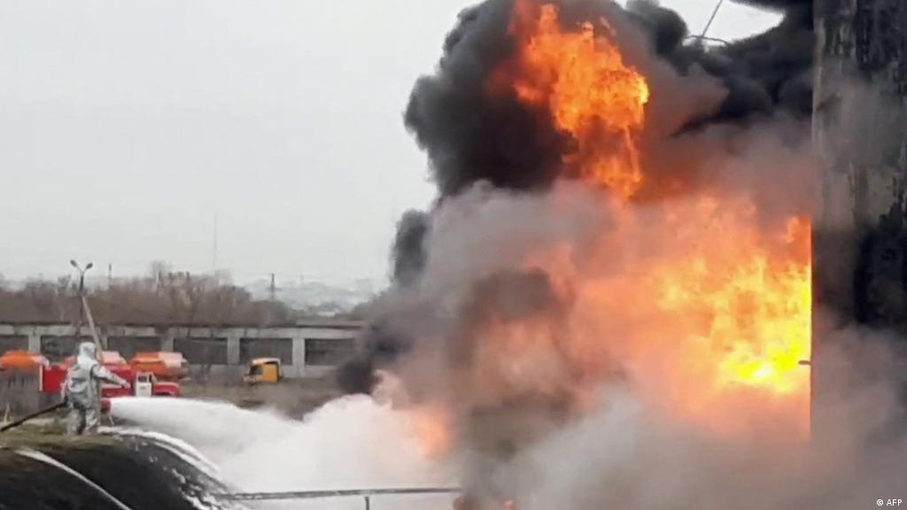 Rusia acusa a Ucrania de atacar con helicópteros un depósito de combustible