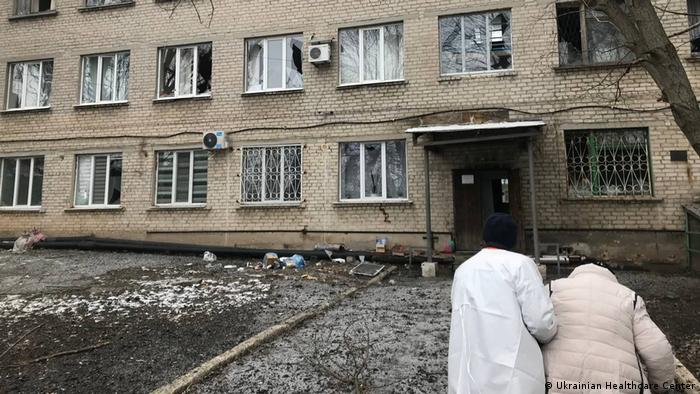 Rusia bombardea dos hospitales y otro depósito de combustible en Ucrania