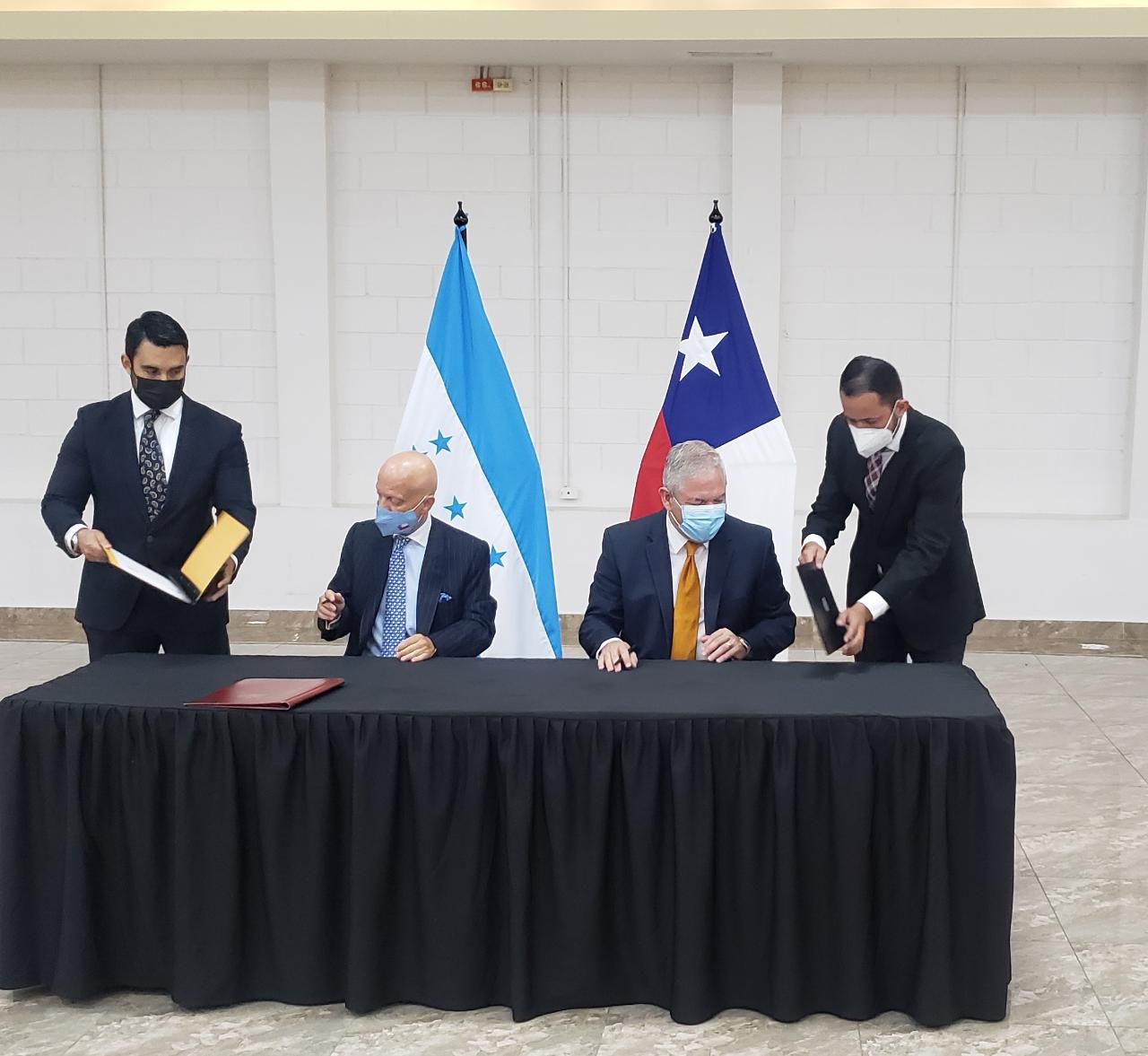 Gobierno de Chile dona $. 40 mil a Honduras, para reactivación económica de Guanaja.