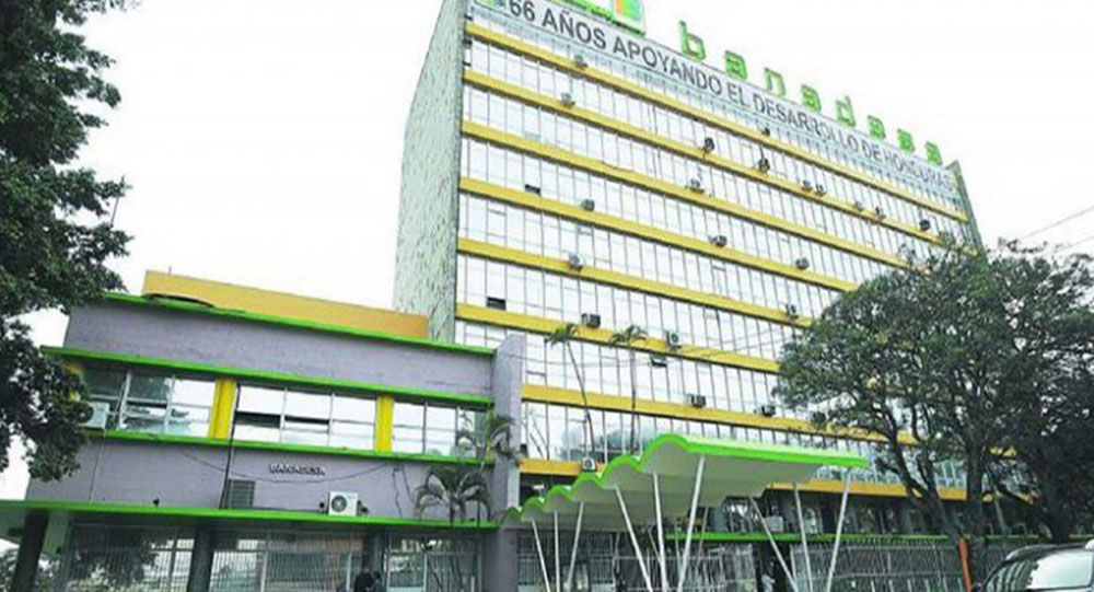 Manejo de millonarios contratos de Banadesa bajo la lupa de «Némesis IV»