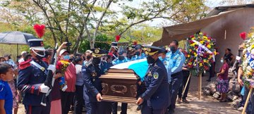 Como héroes son despedidos los funcionarios policiales fallecidos en el cumplimiento del deber Como héroes son despedidos los funcionarios policiales fallecidos en el cumplimiento del deber