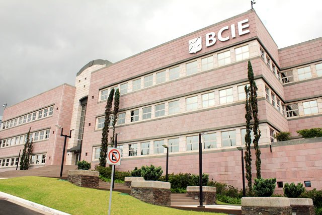 BCIE desembolsa $13 millones para infraestructura de 62 centros escolares