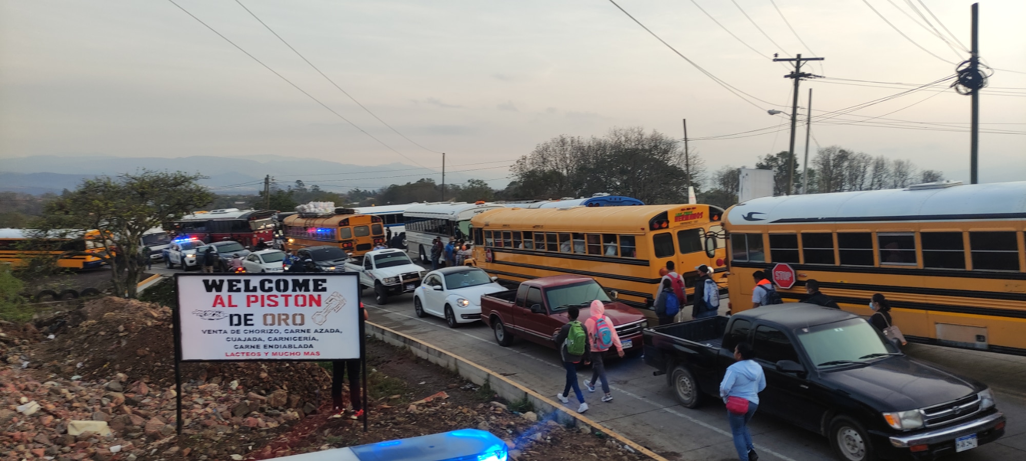 Tras diálogo con autoridades transportistas acuerdan conceder paso en carretera al sur del país Tras diálogo con autoridades transportistas acuerdan conceder paso en carretera al sur del país