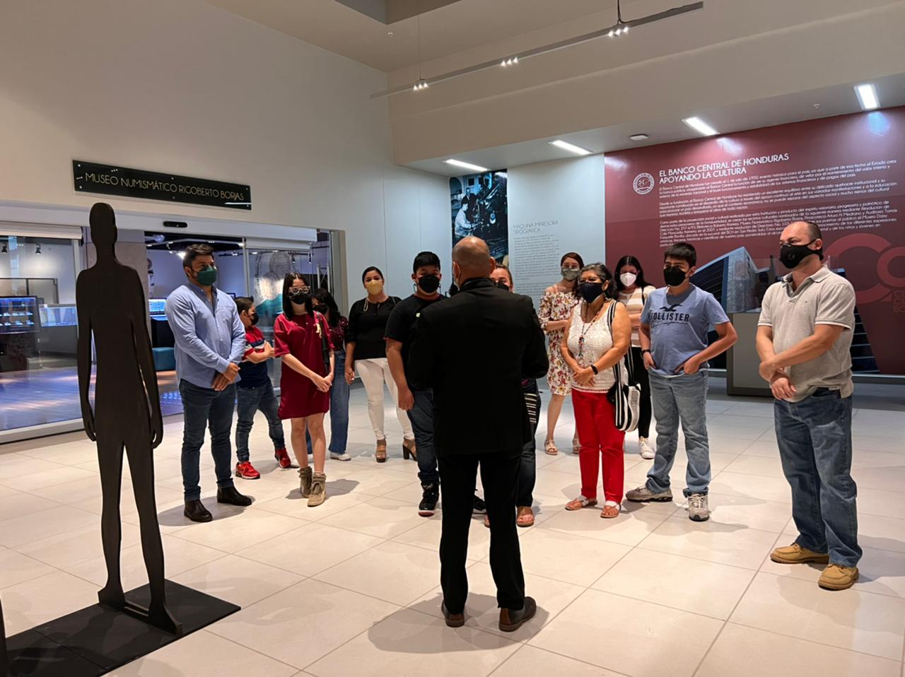 En Semana Santa: Alrededor de 200 personas visitaron Centros Culturales del BCH  Como una