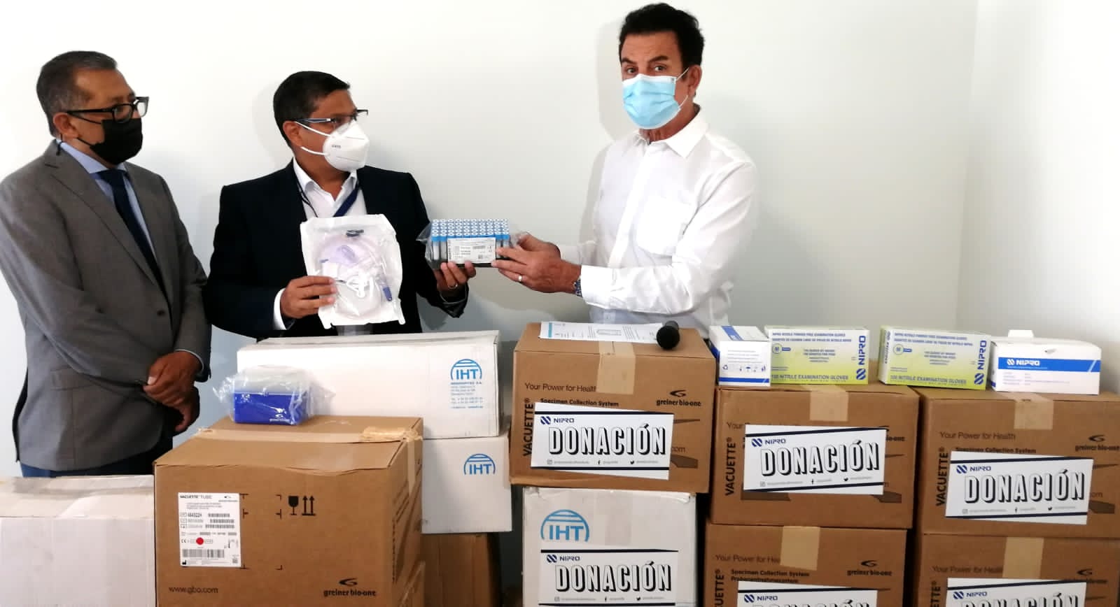 Vicepresidente recibe de empresa japonesa importante donativo de insumos médicos para  hospitales públicos