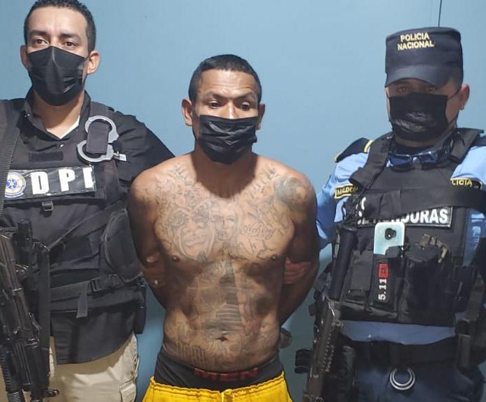 Policía captura a supuesto asesino de cuatro feminas en Yoro por quien ofreció L. 100,000 Policía captura a supuesto asesino de cuatro feminas en Yoro por quien ofreció L. 100,000