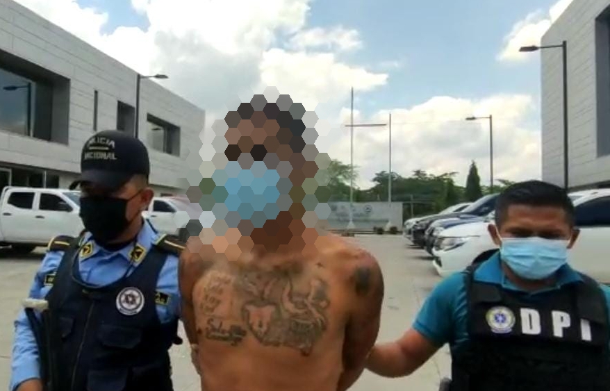 Detienen a supuesto cabecilla y gatillero de grupo delictivo «Los Aguacates» en SPS Detienen a supuesto cabecilla y gatillero de grupo delictivo «Los Aguacates» en SPS