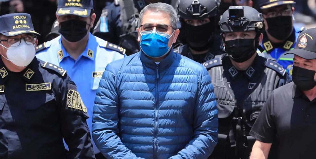 Estos son los tres cargos que enfrenta JOH en Estados Unidos