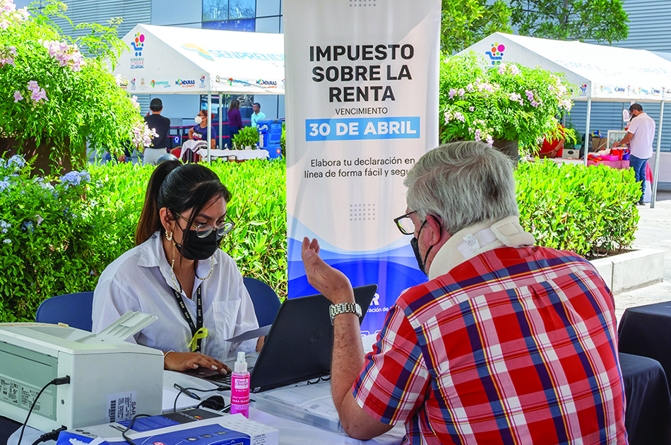 SAR sale de sus oficinas para asistir a la ciudadanía en declaración de ISR