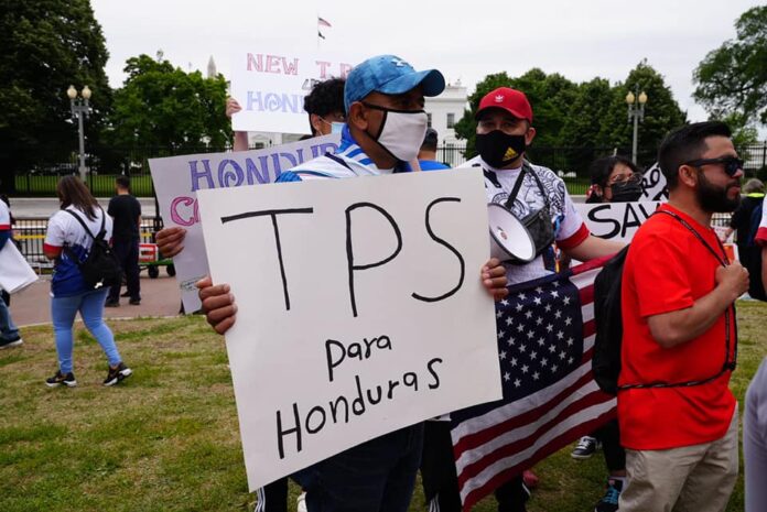 Congresistas hispanos piden a Biden ampliar DACA y TPS