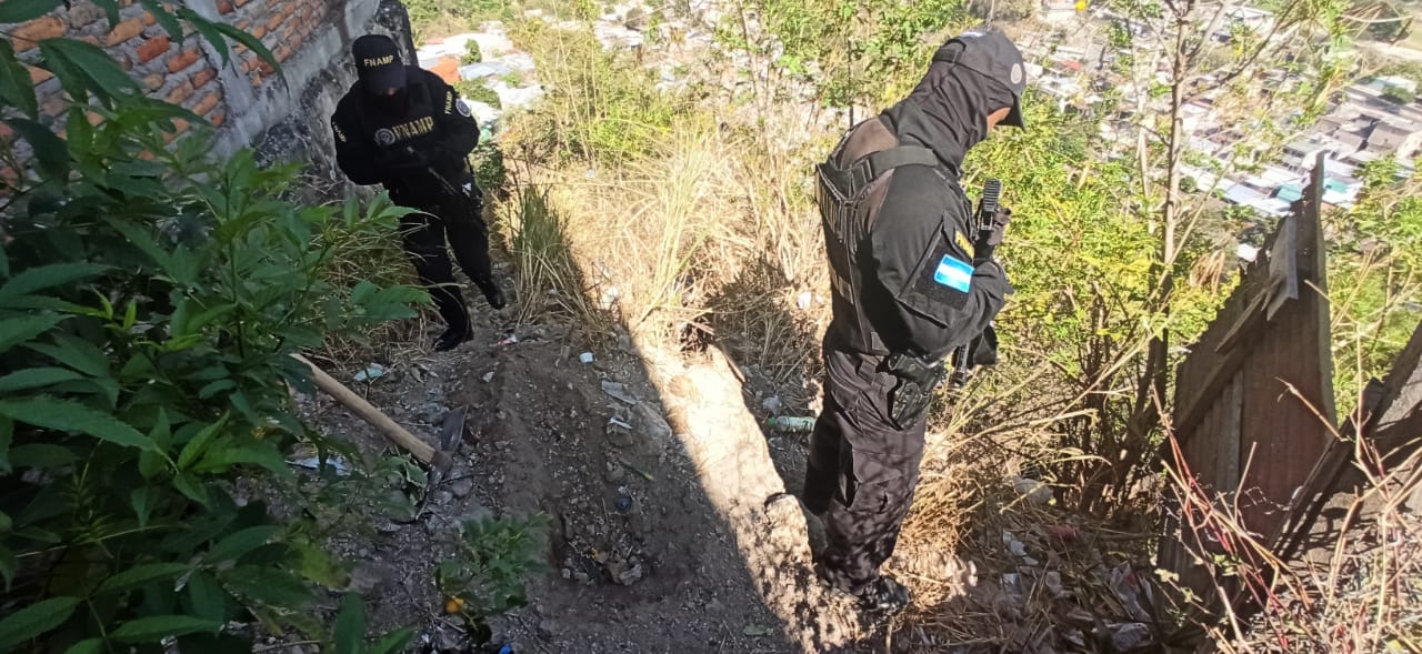 Descubren cementerio clandestino en colonia Nueva Esperanza de la capital Descubren cementerio clandestino en colonia Nueva Esperanza de la capital