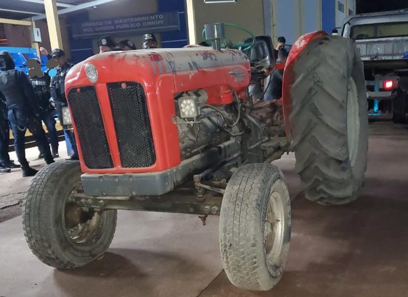 Agentes de la Policía de fronteras encuentran droga en las llantas de un tractor